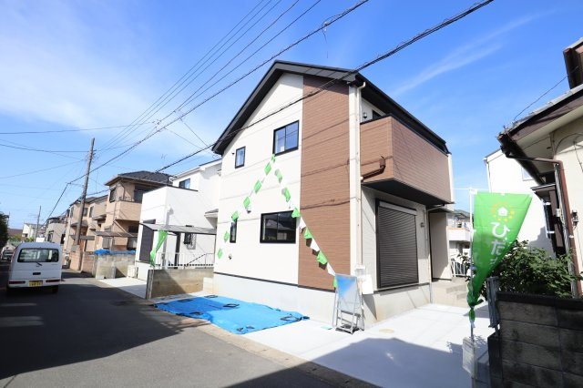 仲介手数料無料　桶川市上日出谷1319番8　新築戸建　全１棟の前面道路含む現地写真