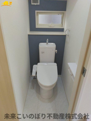 【トイレ】 | 久喜市南栗橋3丁目中古戸建 | 白を基調とした清潔感のある空間です◎お好みのアレンジでオリジナルの空間に仕上げましょう♪