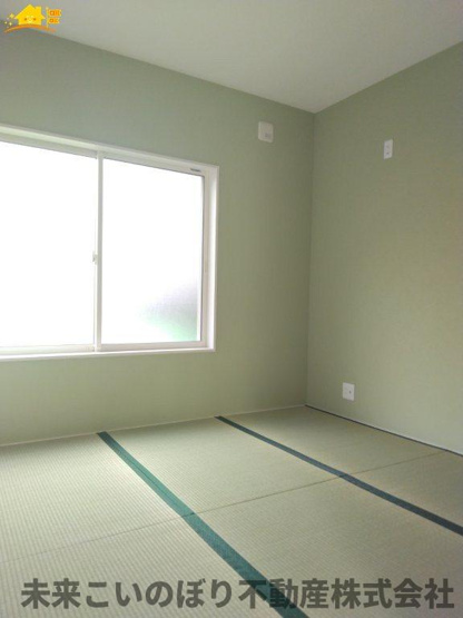 【和室】 | 久喜市南栗橋3丁目中古戸建 | 家事の合間にちょっとひと休み♪足をのばして寛げる和室♪客間やキッズスペースにも最適です♪