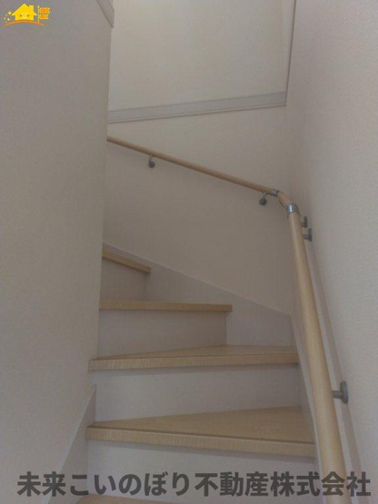 【内装】 | 久喜市南栗橋3丁目中古戸建 | 階段スペースには手すりがついており安心です