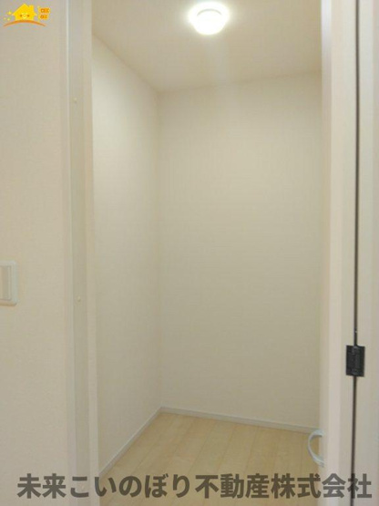 【収納】 | 久喜市南栗橋3丁目中古戸建 | 各居室には十分な収納スペースを確保。お部屋全体を広々と使うことができます。