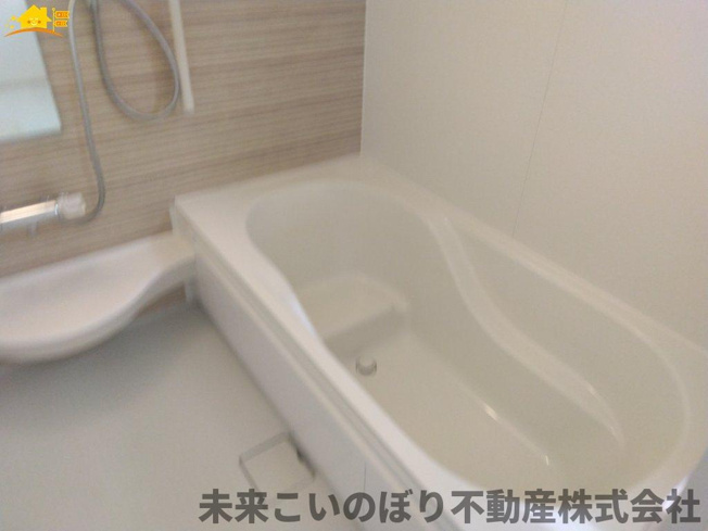 【浴室】 | 久喜市南栗橋3丁目中古戸建 | １坪サイズのバスルーム。浴室換気乾燥機を標準装備。乾きやすい床やお手入れのしやすい排水口など、いつも清潔にご使用いただけます。