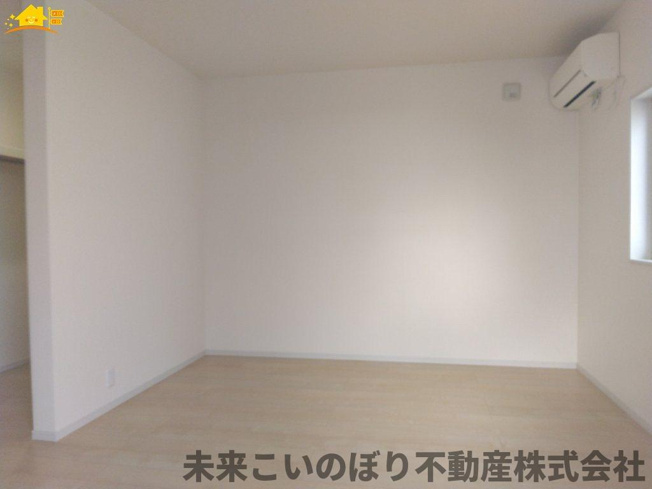 【寝室】 | 久喜市南栗橋3丁目中古戸建 | 主寝室は大型ベッドもラクラク設置できます♪ゆとりある動線も確保でき、ゆったりとお寛ぎいただけます♪