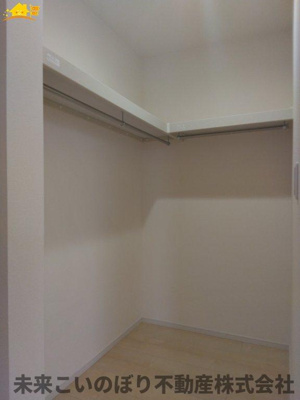 【収納】 | 久喜市南栗橋3丁目中古戸建 | たくさん収納可能なウォークインクローゼットがあるので、収納家具を置かずにお部屋がスッキリ！