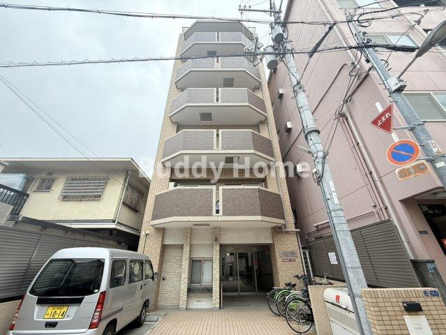 ラ・ファミリア山坂の外観