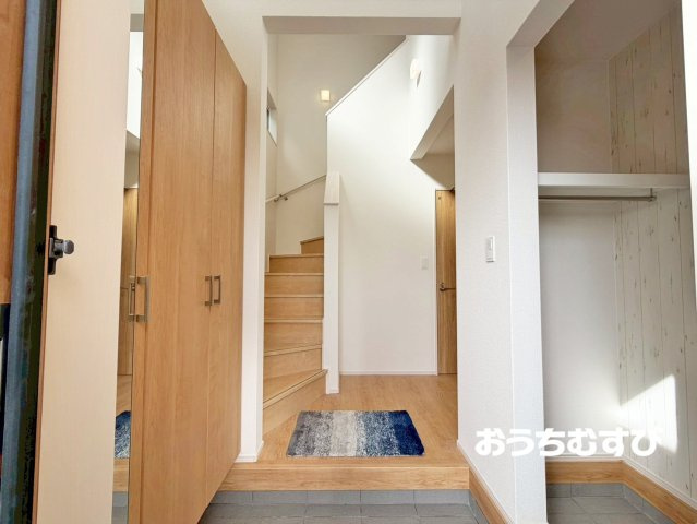 瀬戸市萩山台5丁目(全2棟)の玄関