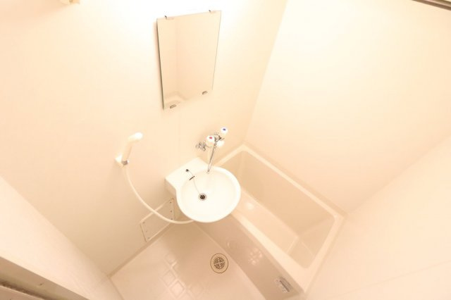 レオパレス春駒マンションの浴室