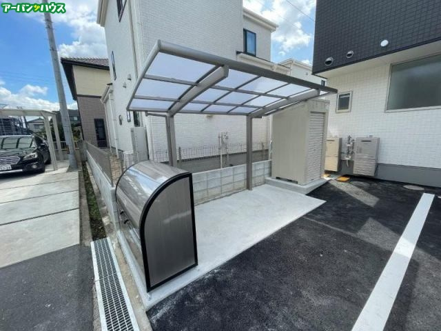 プティーシュシュ雄町の駐車場