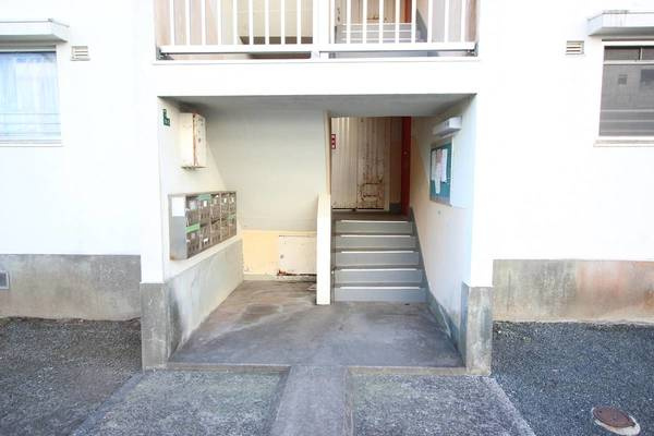 ビレッジハウス佐賀1号棟のエントランス