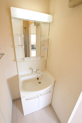 朝の身支度に便利な独立洗面台