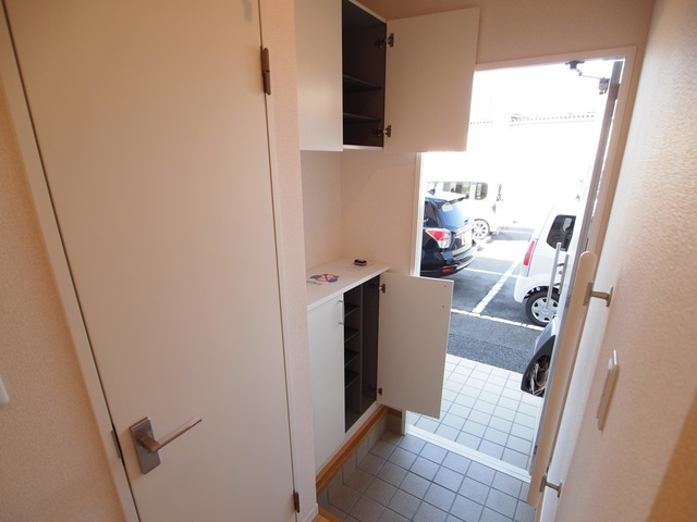 ＰｉｎｅＲｏｏｔｓ良福寺Ａの玄関