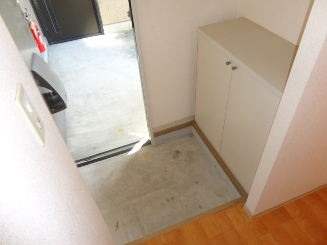 アルカディアみむろAの玄関