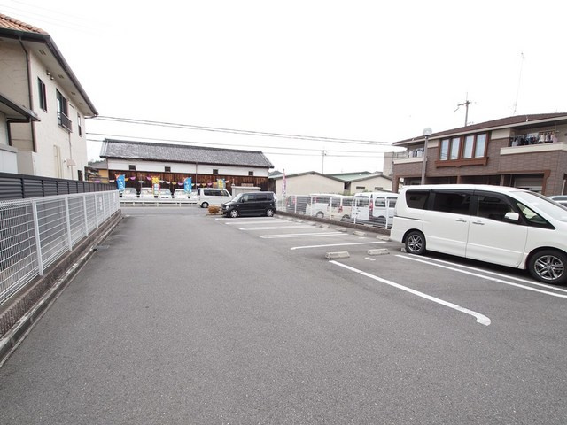 コート　アプルーバル　ネオの駐車場