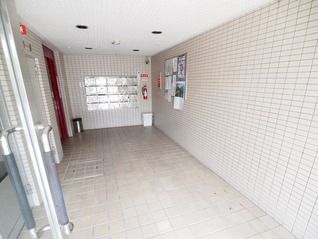 プランドール王寺のエントランス