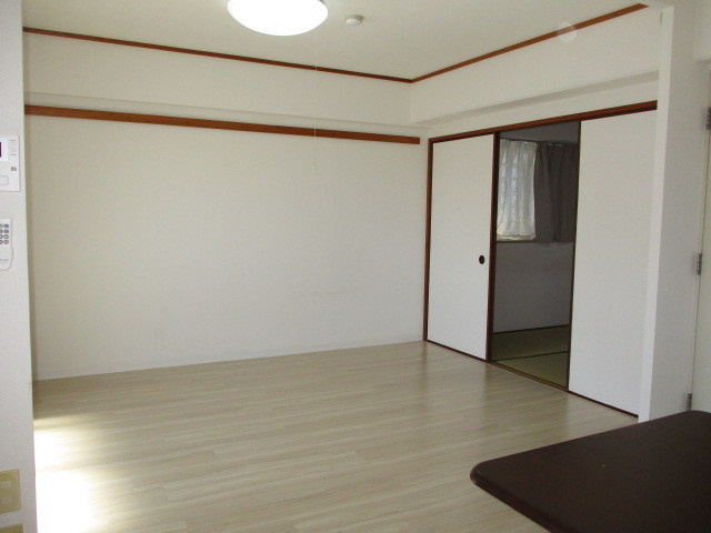 プランドール王寺の居間・リビング