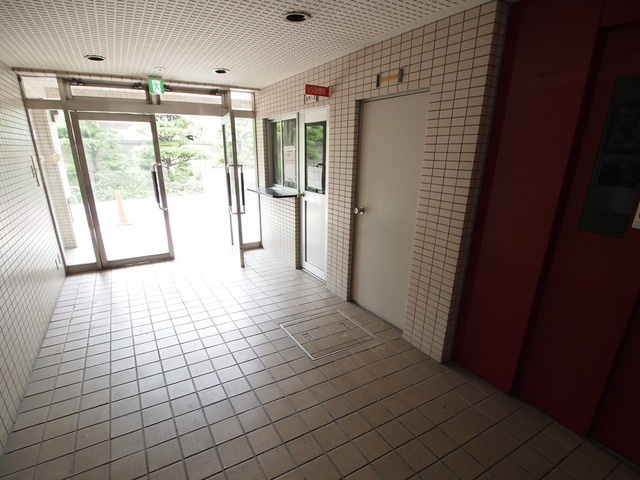 プランドール王寺のエントランス