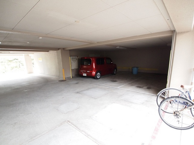 プランドール王寺の駐車場