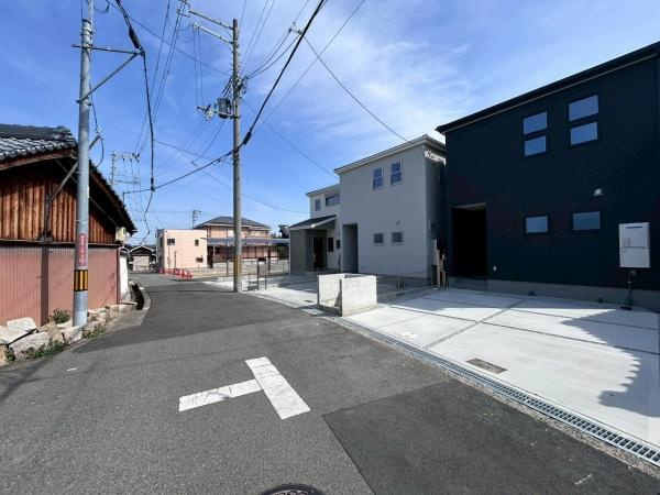 【前面道路含む現地写真】