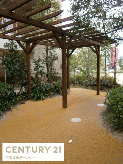 【エントランス】 | リバーガーデンＥＣＯシティアリスの森 | 前面棟が無い為、リバービューで眺望が楽しめます！