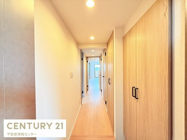 【玄関】 | ファミール北加賀屋こもれびの街 | 玄関からリビングに向けてのお写真