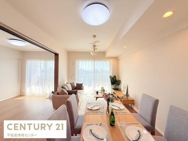 【居間・リビング】 | ファミール北加賀屋こもれびの街 | カウンターキッチンからのリビング