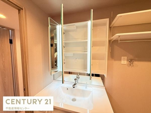 【独立洗面台】 | ファミール北加賀屋こもれびの街 | 鏡台裏収納