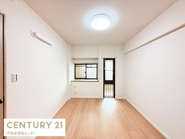 【寝室】 | ファミール北加賀屋こもれびの街 | 廊下側のお部屋