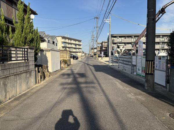 碧南入船町7丁目　全7棟・2号棟の前面道路含む現地写真|前面道路です。
