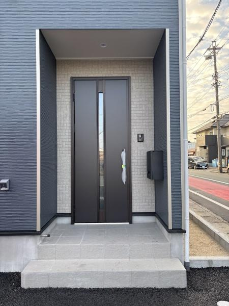 豊川市大崎町第7　全4棟・1号棟の玄関|訪れる人を心地よく迎え入れます。