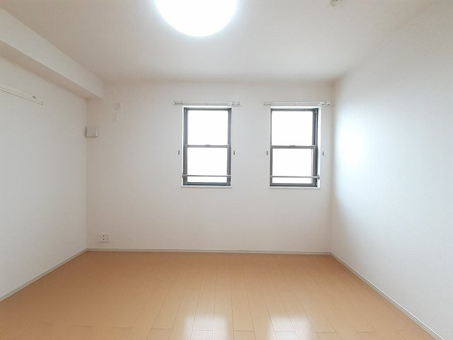 オールージュの内装|内装は落ち着いています