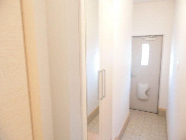 フローラ　Ａの玄関|明るい玄関です