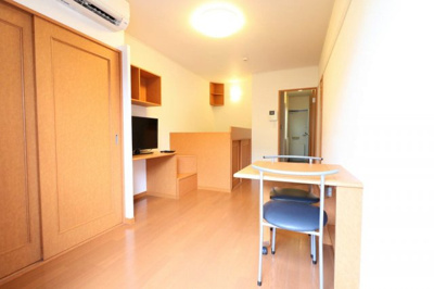 【居間・リビング】 | レオパレスグレース十里 | 当社人気のベッドタイプ！収納付きベッドがオススメ！