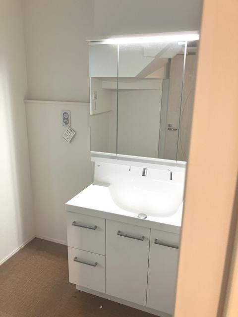 青葉台１丁目戸建の独立洗面台