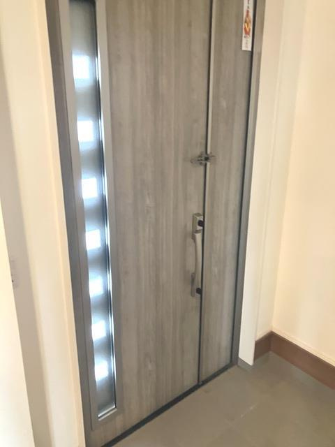 青葉台１丁目戸建の玄関