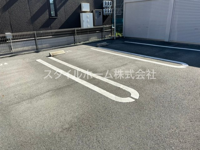 ルミエール松久Ｂの駐車場