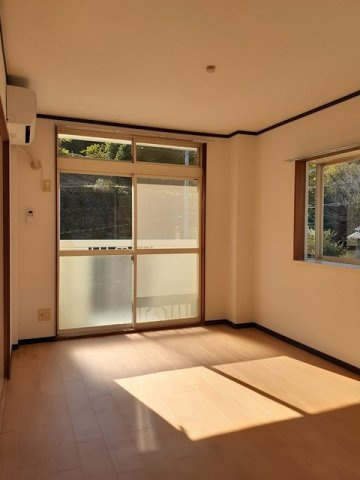 エルディム栗木山の居間・リビング