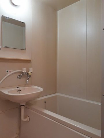 エルディム栗木山の浴室