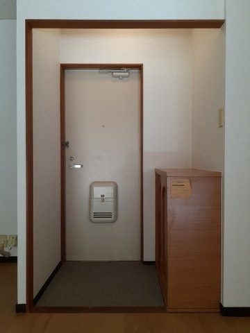 エルディム栗木山の玄関