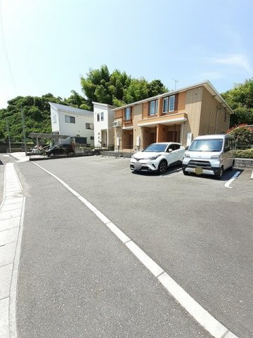 ラ・シュシュの駐車場|駐車場に車を止められます