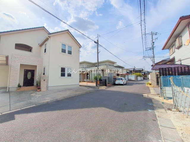 新居町の前面道路含む現地写真