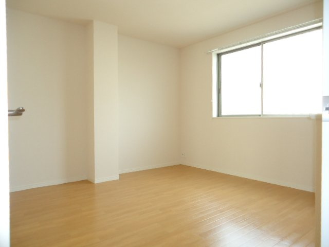 ルーラル高塚の収納|クローゼット付き洋室