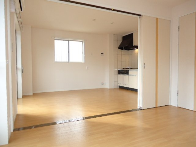 ルーラル高塚の内装|洋室＆ＤＫ