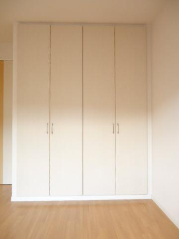 ルーラル高塚の収納|南側洋室クローゼット