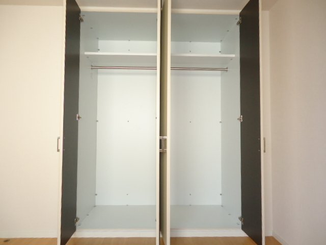 ルーラル高塚の収納|クローゼット内部