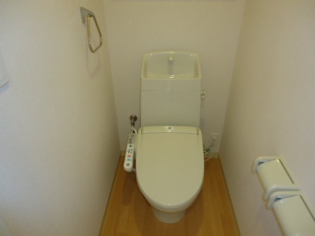 ルーラル高塚のトイレ|温水便座付きＷＣ