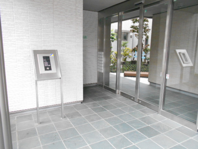 さいたま市南区沼影１丁目の賃貸マンションのエントランス