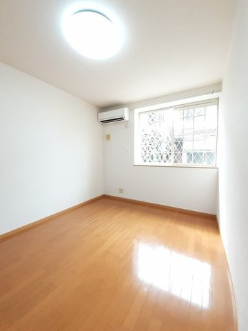 ベルメゾン　ハラダＢの内装|明るい色調の室内です