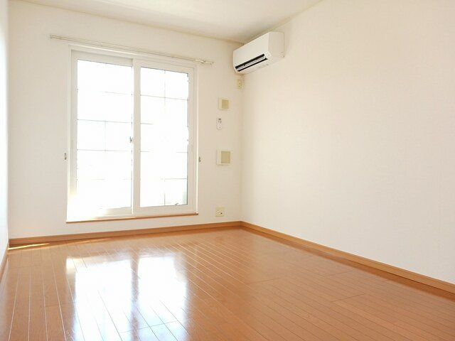 トキ　リバーサイドスクエアＡの居間・リビング