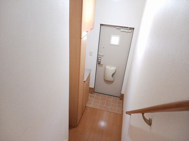 トキ　リバーサイドスクエアＡの玄関