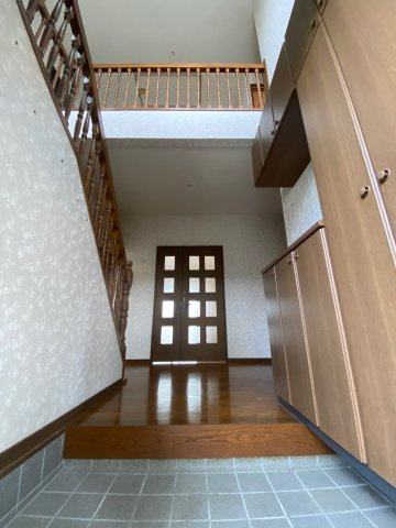 尼崎市富松町４丁目中古戸建の玄関|開放感たっぷり